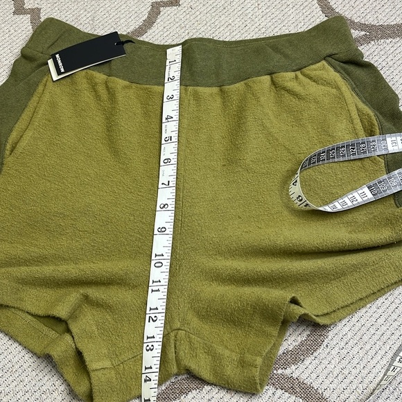 Monrow Fuzzy Fleece Shorts green willow - Picture 9 of 14